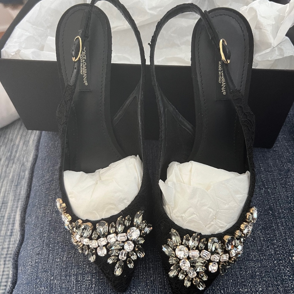 Dolce & Gabbana Belluci Taormina Lace Kitten Heel Pumps Size 39